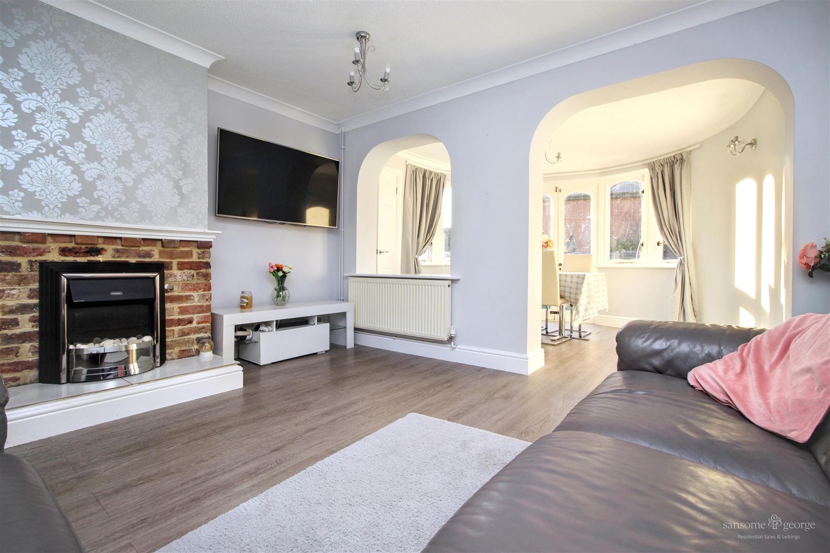 3 bed property in Kemerton Close, Reading